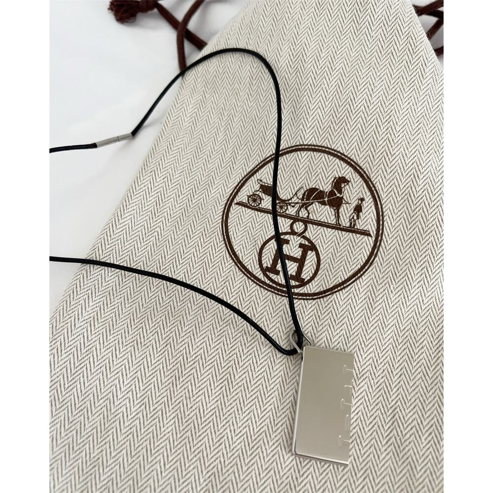 HERMÈS Symbole Amour Pendant Necklace Leather Pre Owned - Picture 13 of 13